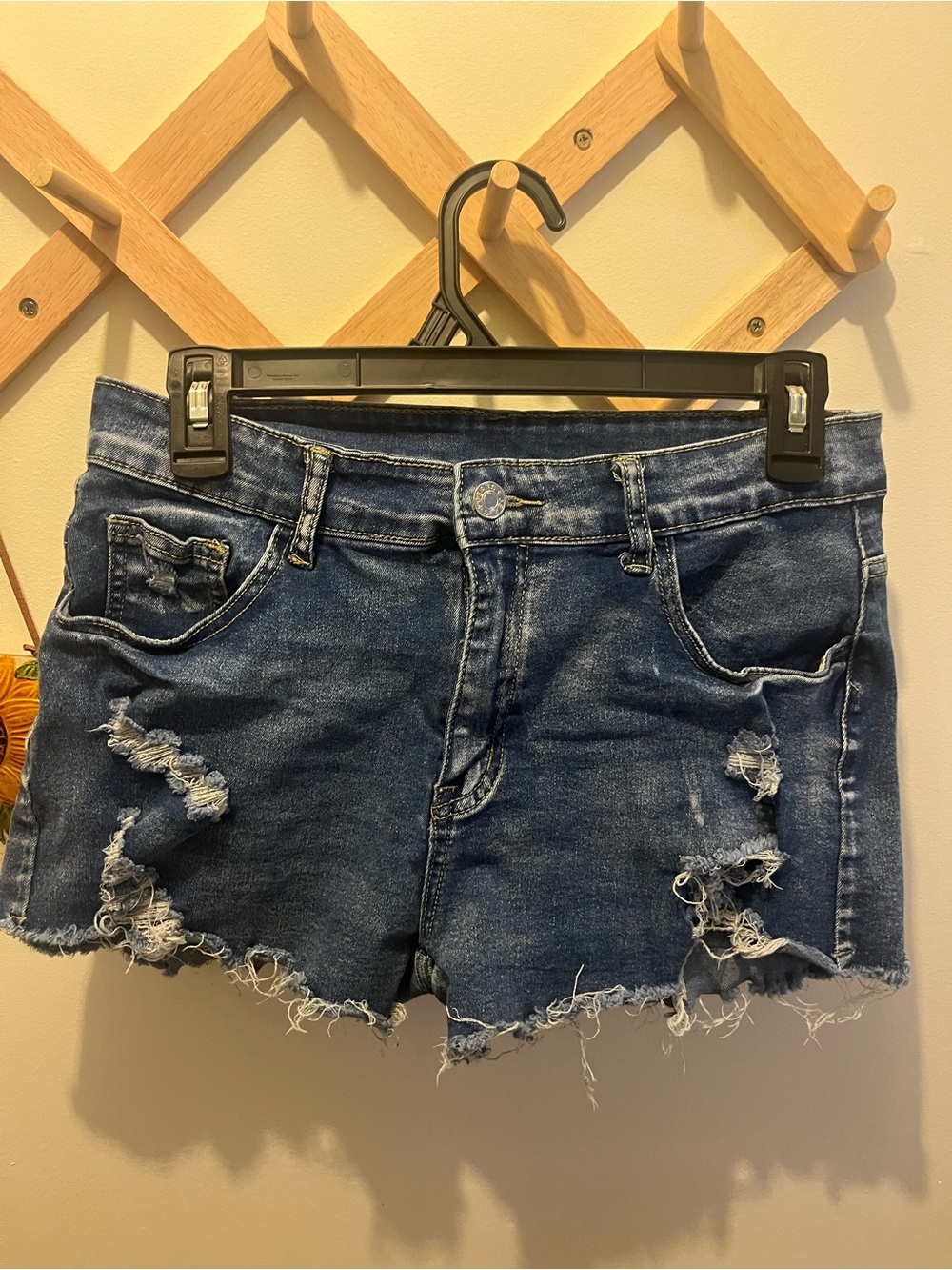 Cutoff shorts